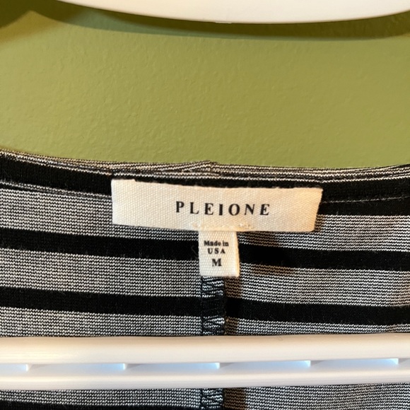 Pleione Dress. - Picture 2 of 7